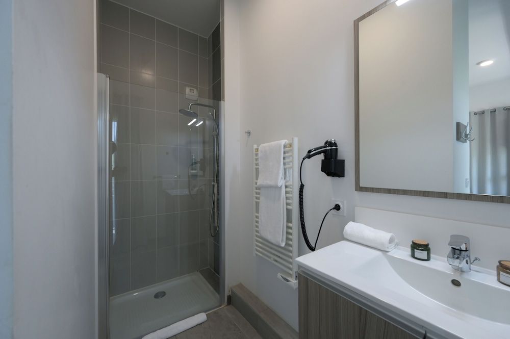 Nemea Appart Hotel So Cloud Lyon Part Dieu Double Room, 1 Double Bed, Non Smoking 10