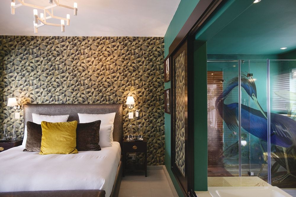 Majeka House Suite, 1 King Bed (Poolside Choice room) 3