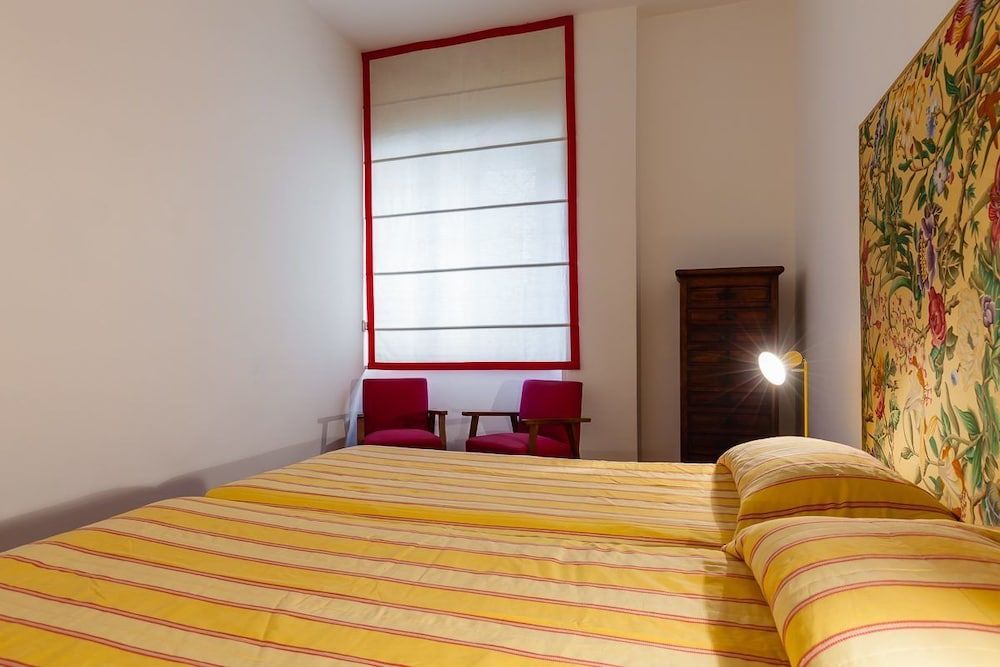 undefined Large Apartment in the Heart of Chiaia 9