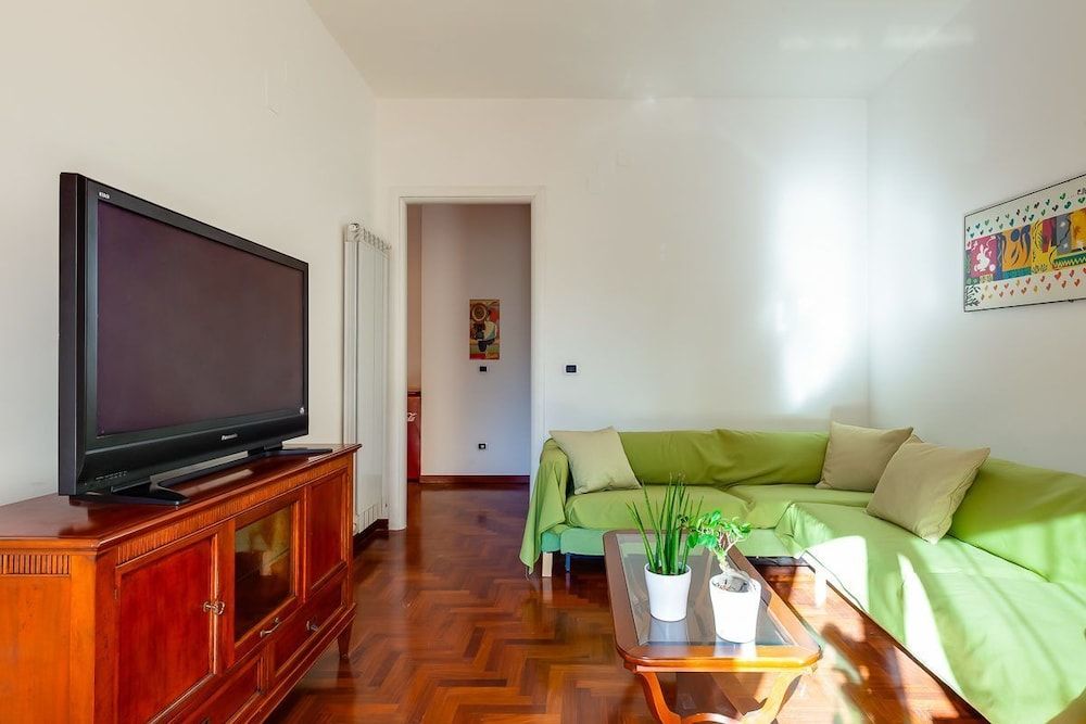 Large Apartment in the Heart of Chiaia Apartment, 3 Bedrooms 18