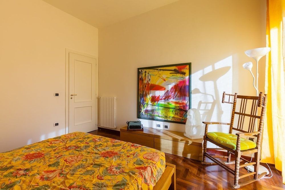 undefined Large Apartment in the Heart of Chiaia 3