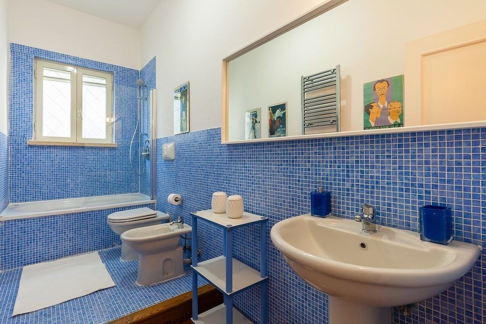 Large Apartment in the Heart of Chiaia Apartment, 3 Bedrooms 23