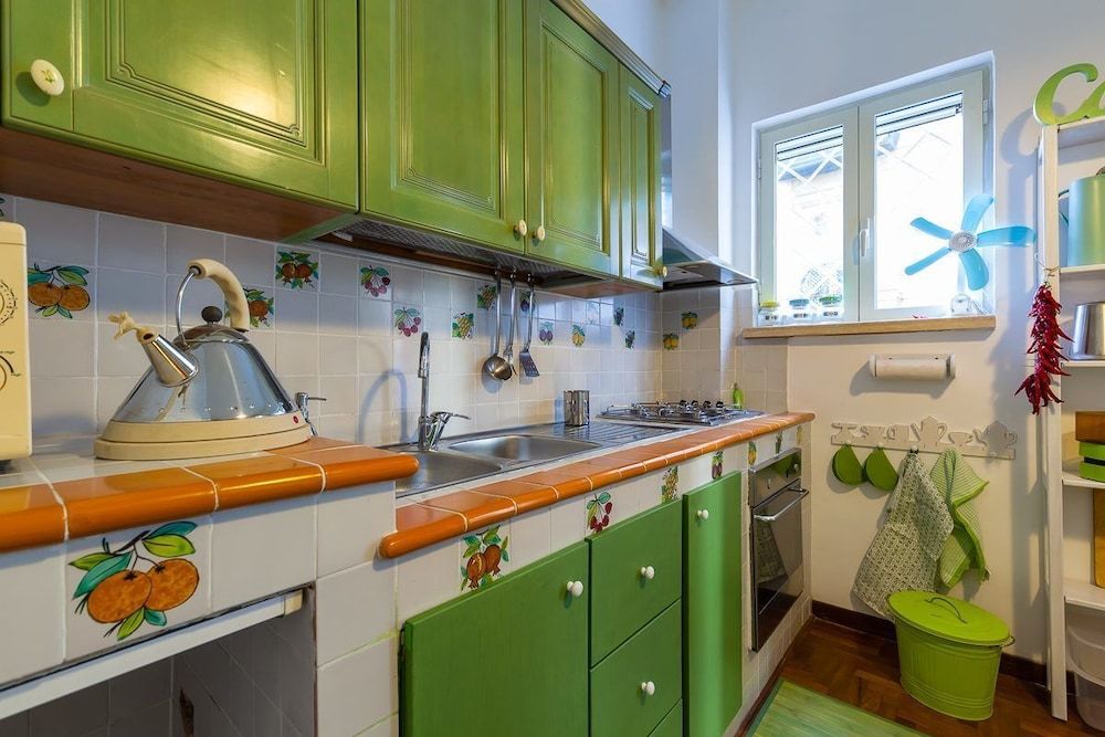 Large Apartment in the Heart of Chiaia Apartment, 3 Bedrooms 17