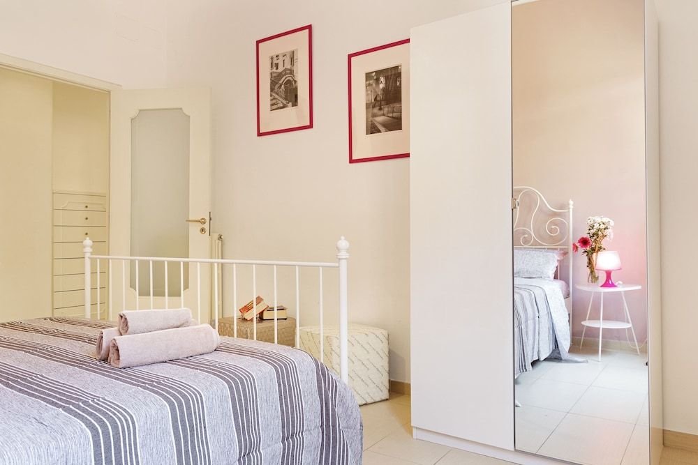 Salvator Rosa Metro Station Flat Apartment, 4 Bedrooms 8