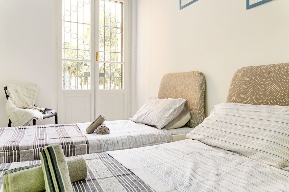 Salvator Rosa Metro Station Flat Apartment, 4 Bedrooms