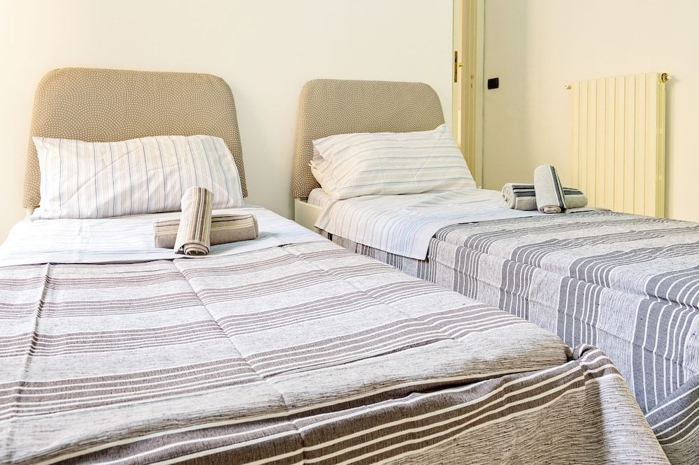 Salvator Rosa Metro Station Flat Apartment, 4 Bedrooms 2