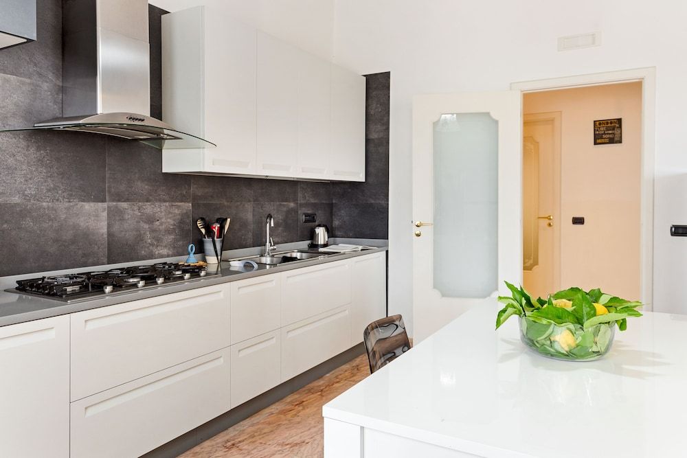 undefined Salvator Rosa Metro Station Flat 8