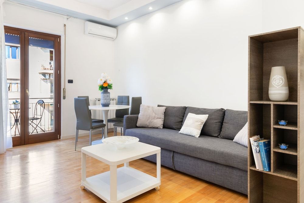 Bright flat next to the Vomero Apartment, 2 Bedrooms 2