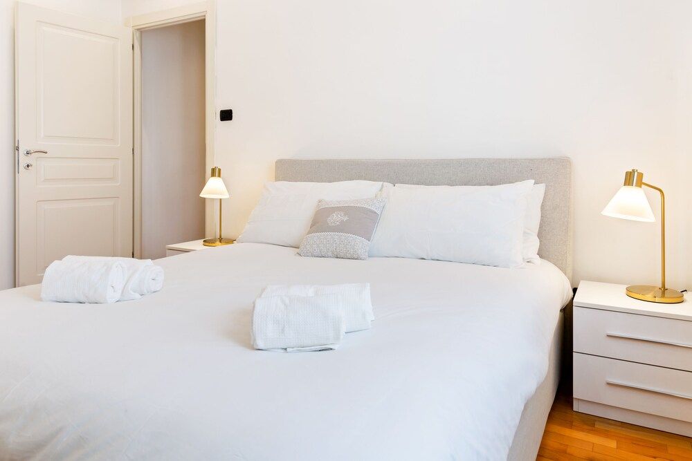 undefined Bright flat next to the Vomero 5