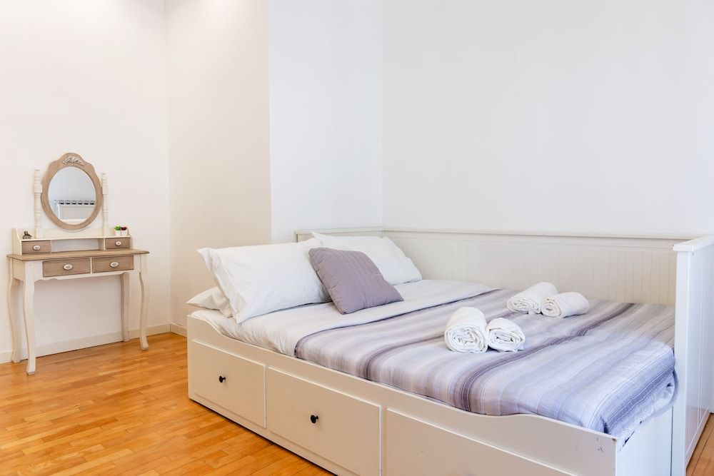 undefined Bright flat next to the Vomero 8