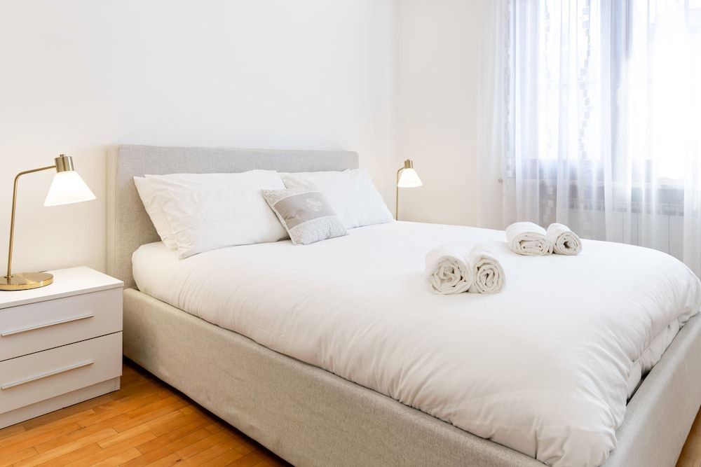 undefined Bright flat next to the Vomero