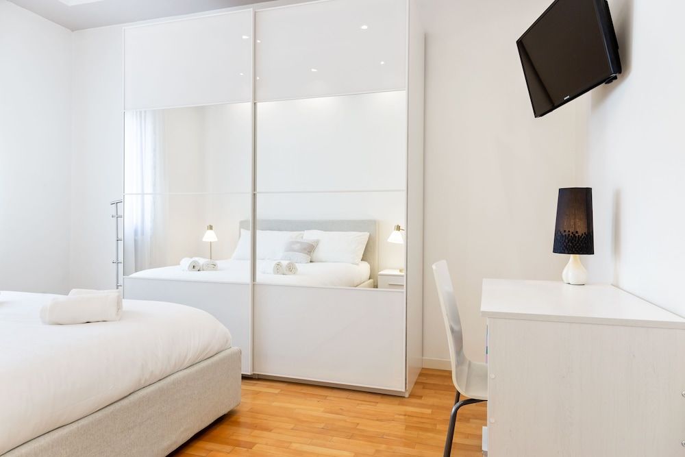 undefined Bright flat next to the Vomero 7