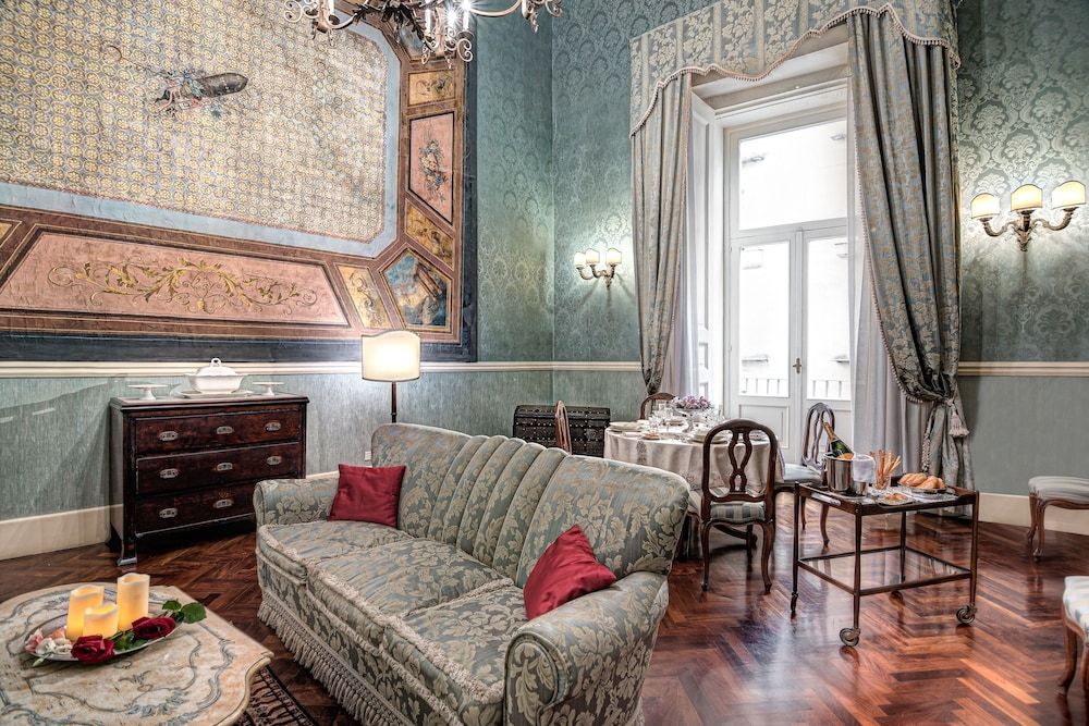 undefined Suite Borbone Royal 7