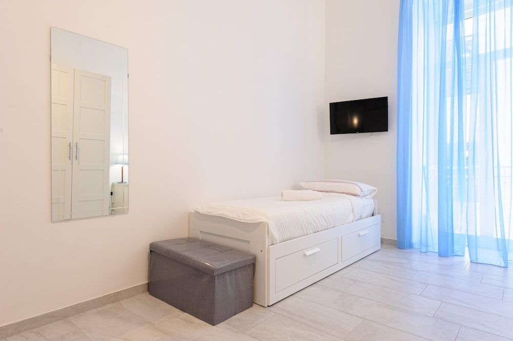 Via Aniello Falcone 72b Apartment 17