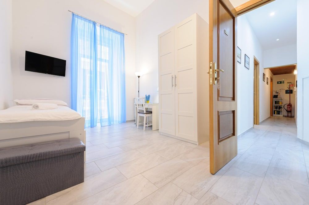 Via Aniello Falcone 72b Apartment 14