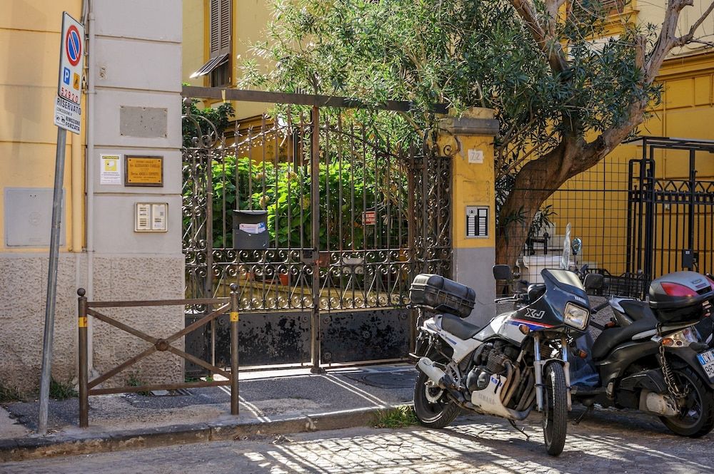 undefined Via Aniello Falcone 72b 2