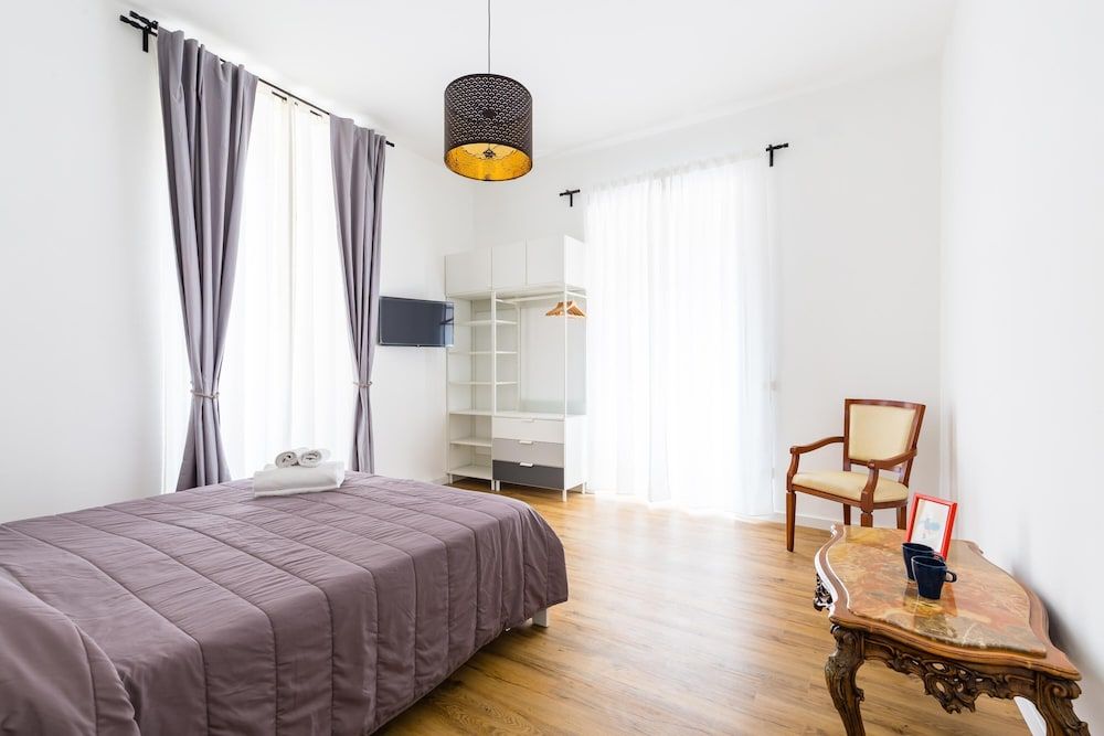 Barrio 133 - Double Bedroom in Center by Napoliapartments Apartment 10