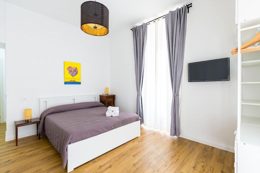 Barrio 133 - Double Bedroom in Center by Napoliapartments Apartment 5
