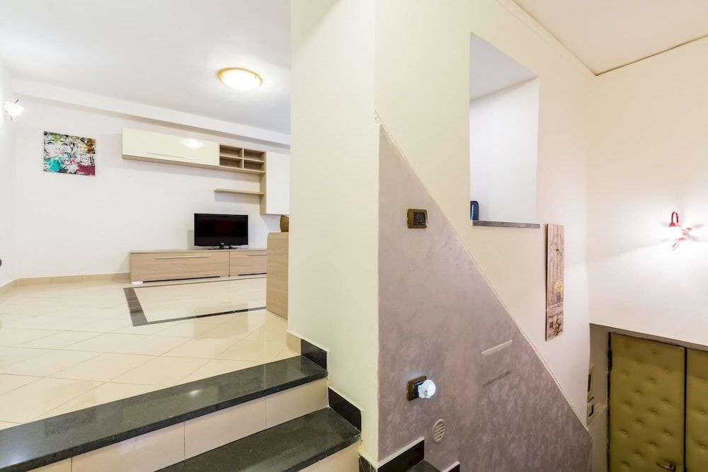 undefined QS1 - Indipendent Flat in Center 6