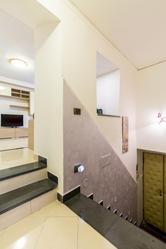 undefined QS1 - Indipendent Flat in Center 8