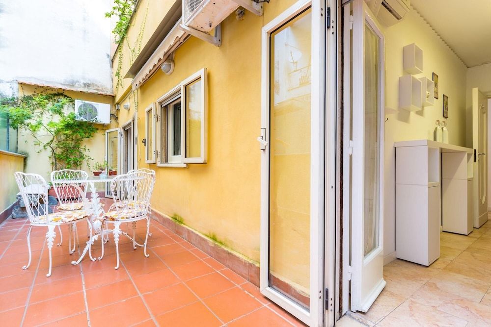 undefined Crispi 36 - Cozy Flat and Terrace by Napoliapartments 3