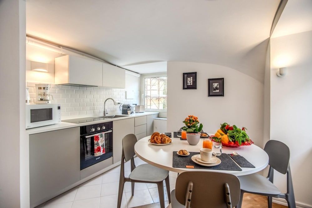 undefined Pignatelli Apartment 5