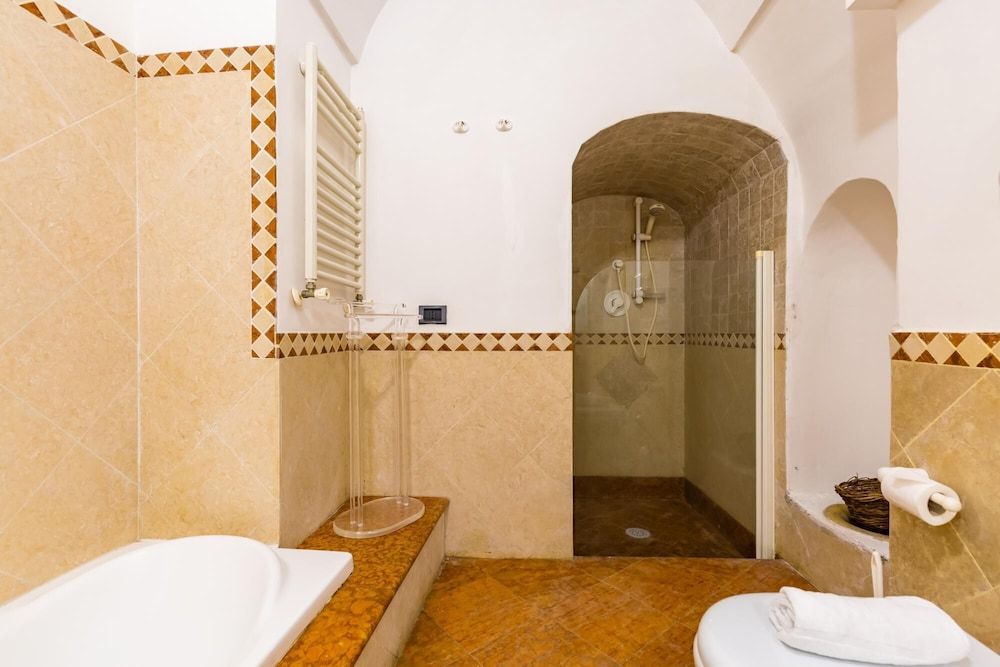 Villa Paola - Hidden Panoramic Garden and Terraces Apartment 26