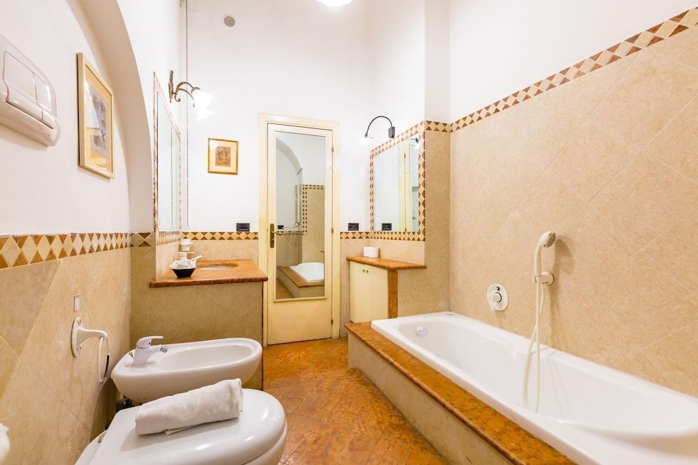 Villa Paola - Hidden Panoramic Garden and Terraces Apartment 27