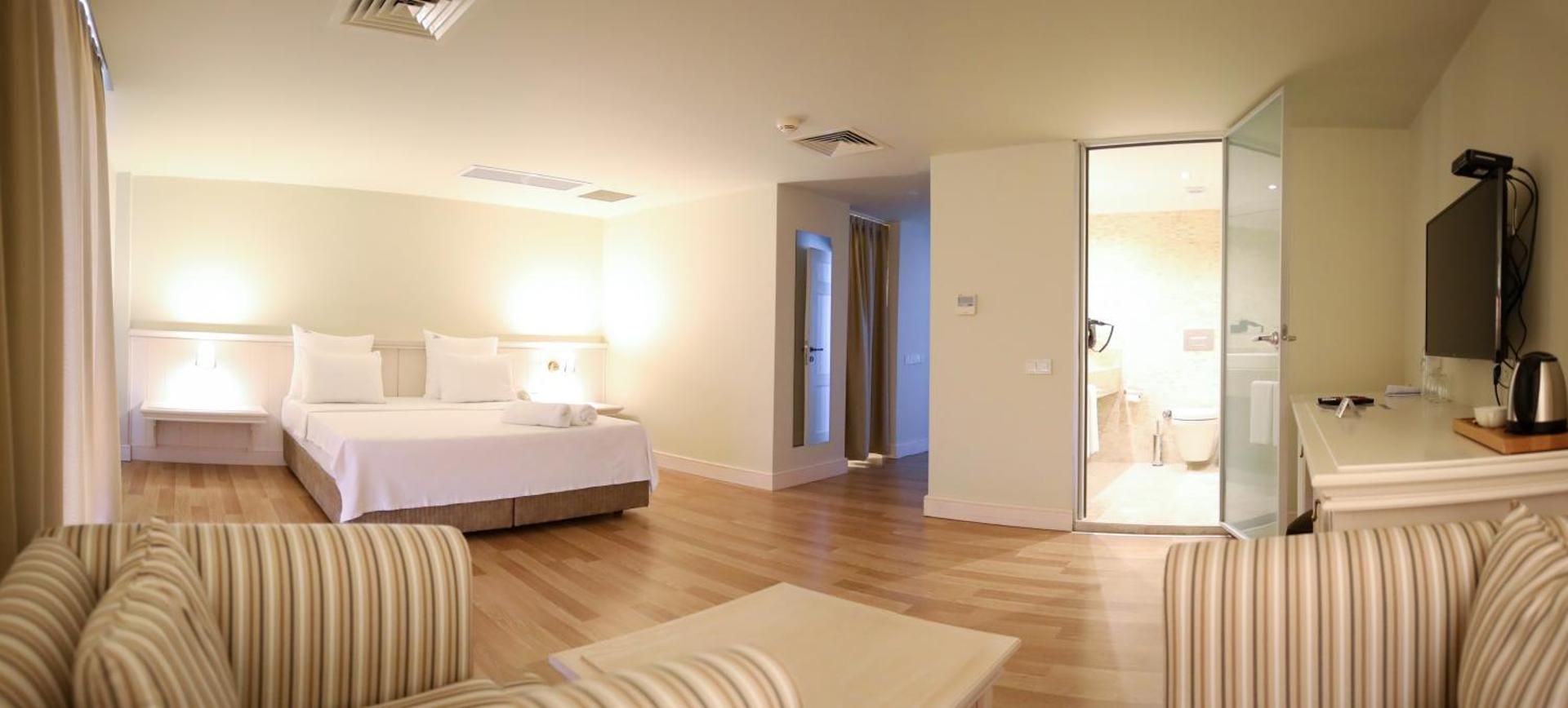 Yacht Club Family Room