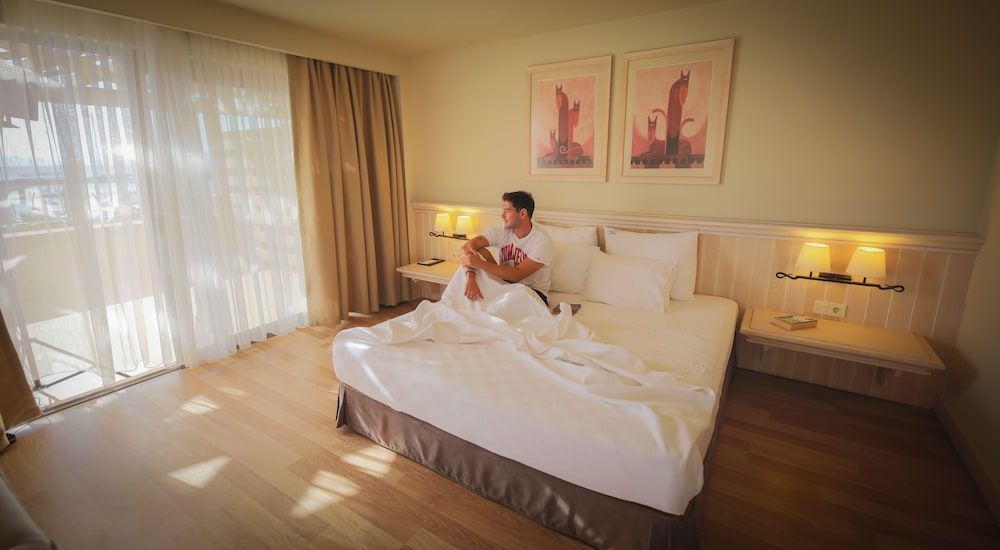 Yacht Club Deluxe Plus Room 2