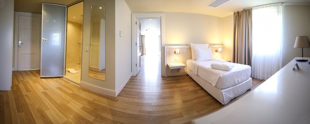 Yacht Club Family Room 5