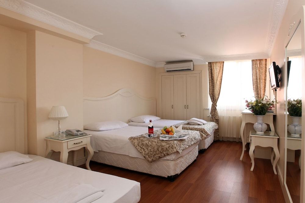Family Room, 2 Bedrooms