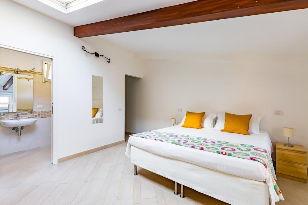 undefined Apartment With Balcony in Palazzo Diaz by Wonderful Italy 8