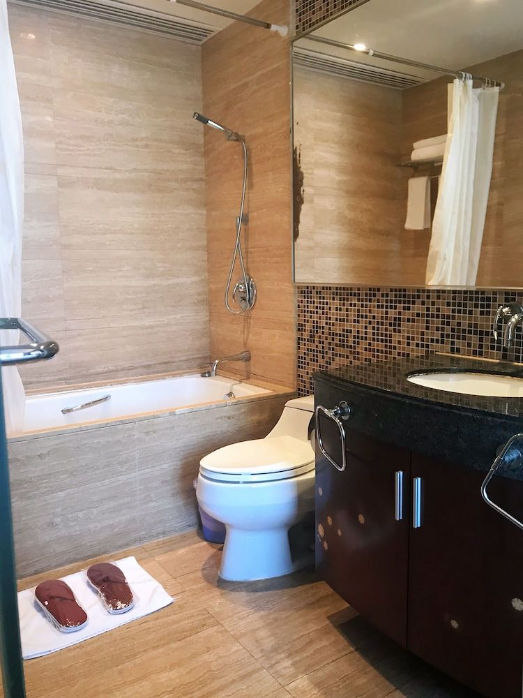 Deep Soaking Bathtub