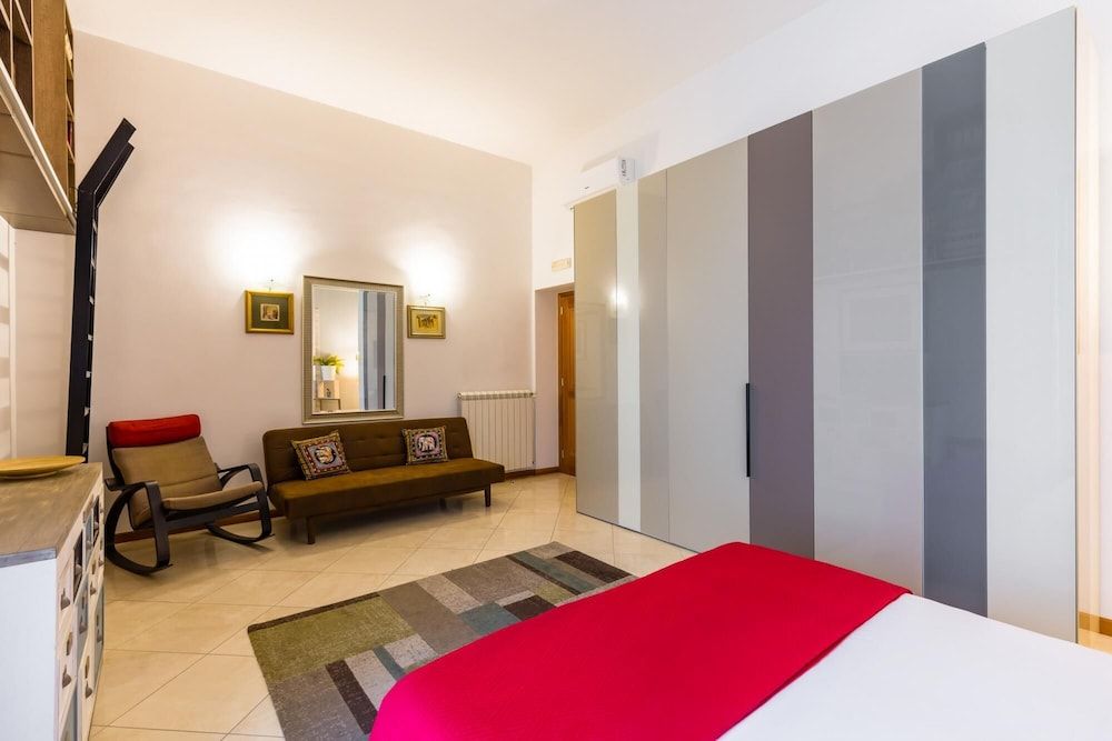 undefined Modern Apartment Next to Piazza Dante 10