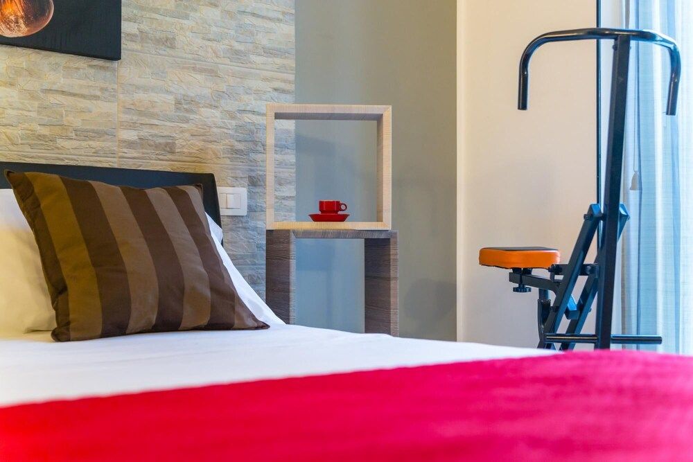 undefined Modern Apartment Next to Piazza Dante 9