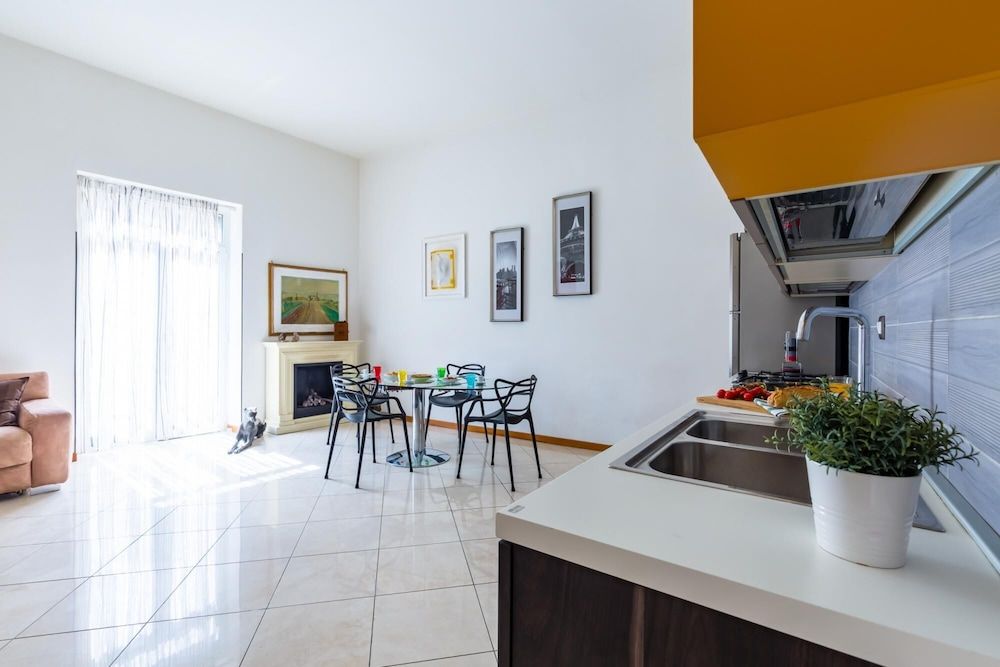 undefined Modern Apartment Next to Piazza Dante 7