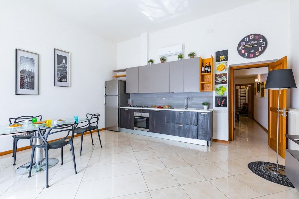 undefined Modern Apartment Next to Piazza Dante