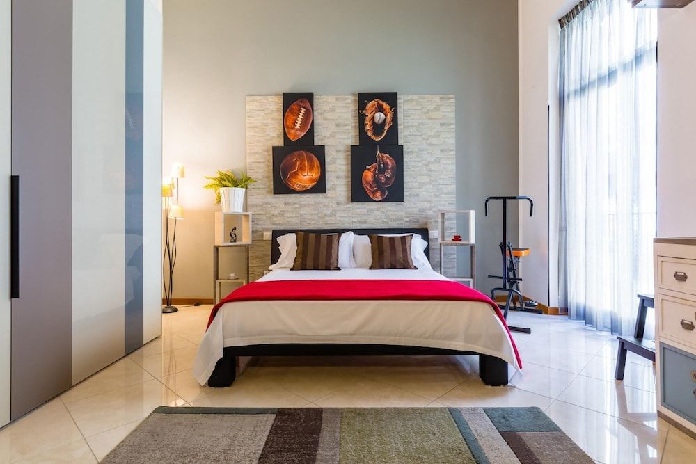 undefined Modern Apartment Next to Piazza Dante 8