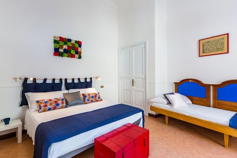 undefined In the Heart of Quartieri Spagnoli 2