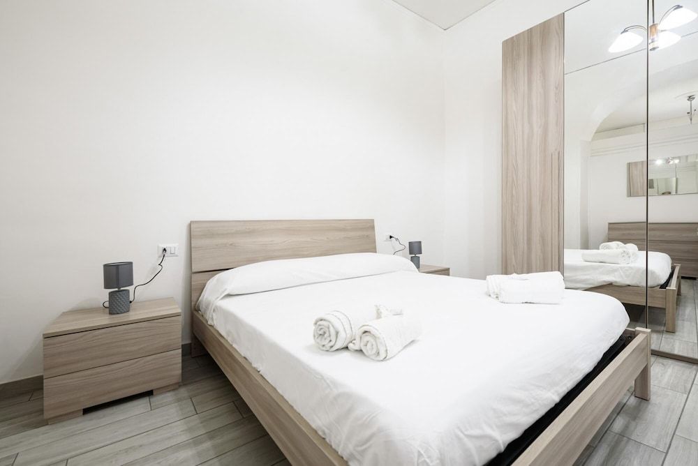 undefined Vico Mastellone in Napoli 9