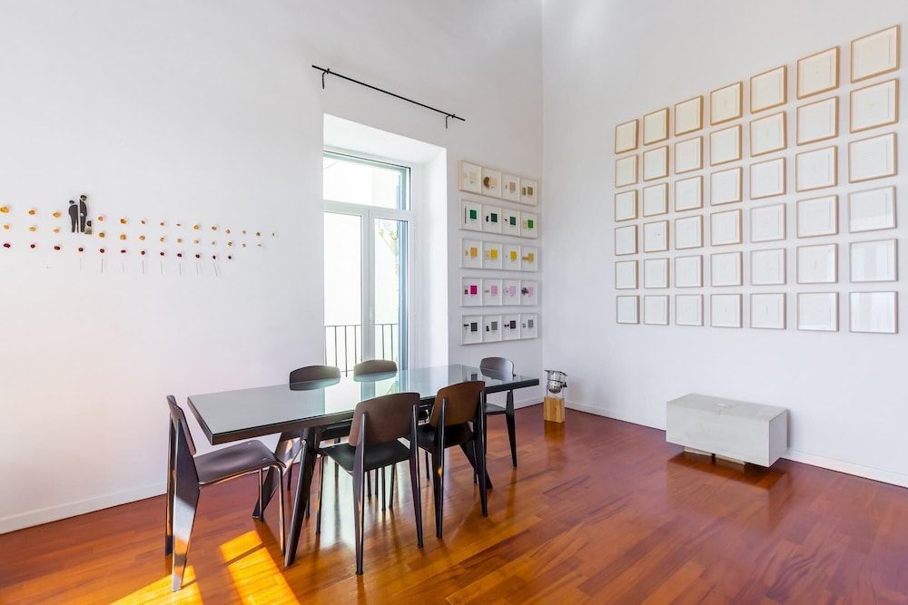 undefined Contemporary Art House With a View 6