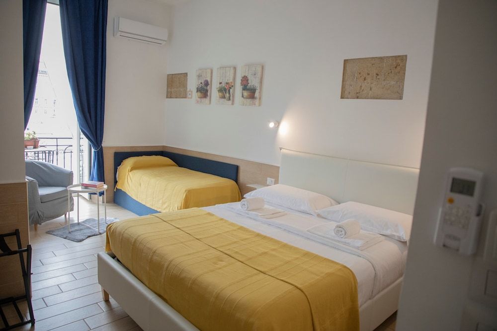 undefined H22 Hotel 2