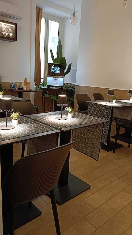 undefined H22 Hotel 6