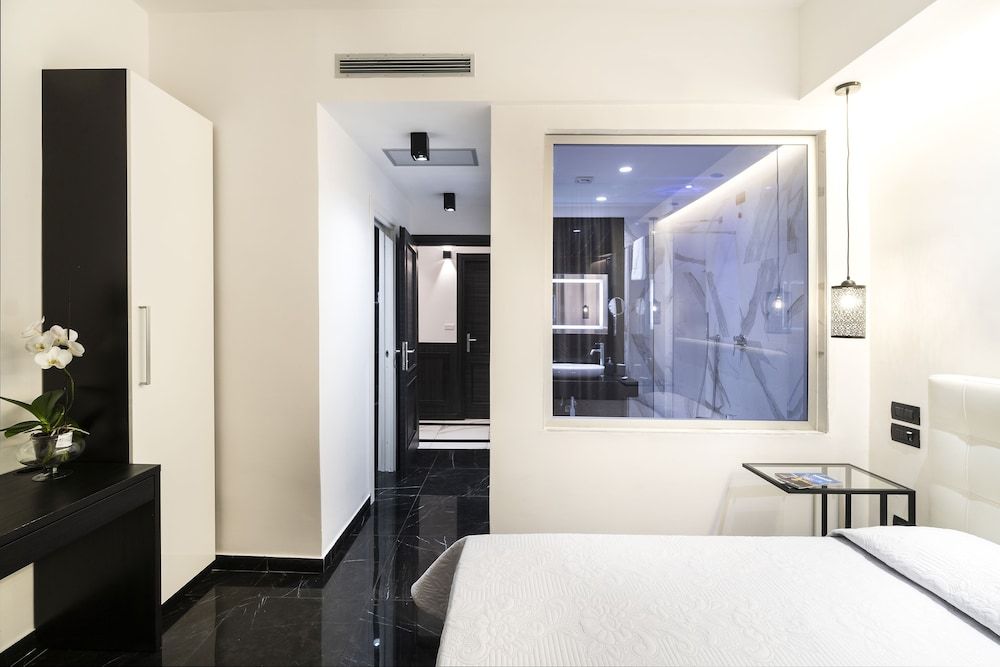 Chez Anna B&B Luxury Suite, 1 King Bed, Private Bathroom, City View 5