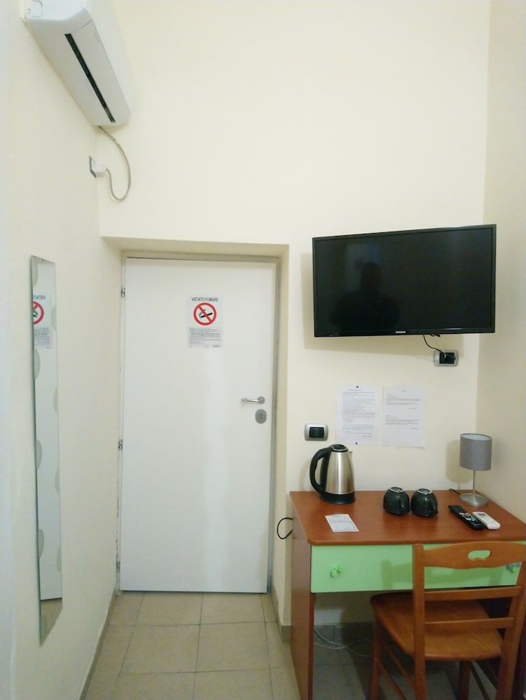 Le Ortensie Economy Double Room, Multiple Beds, Private Bathroom (Letto Francese) 3