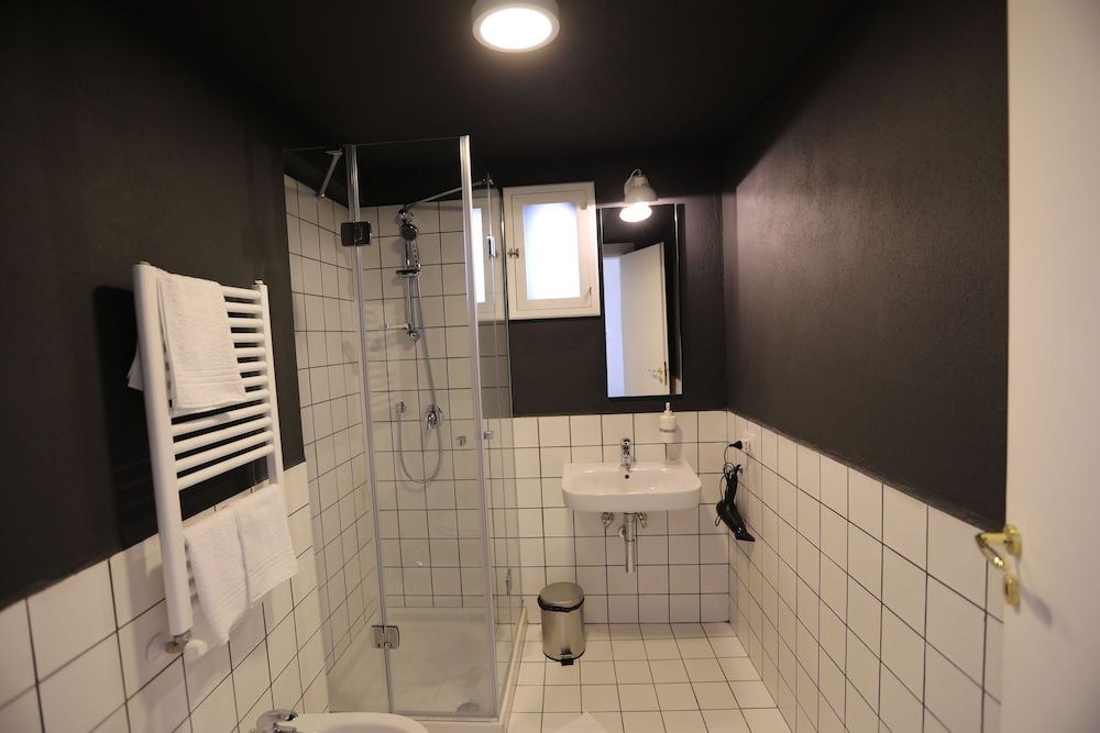 The Station Napoli Deluxe Suite, Ensuite, Tower 7