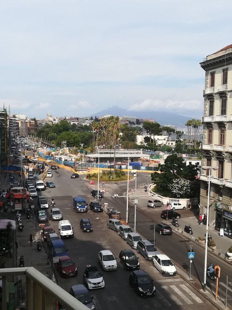 undefined Suitenapolibeb