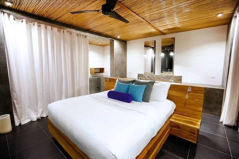 Kura Boutique Hotel Member of the Cayuga Collection Junior Suite 2