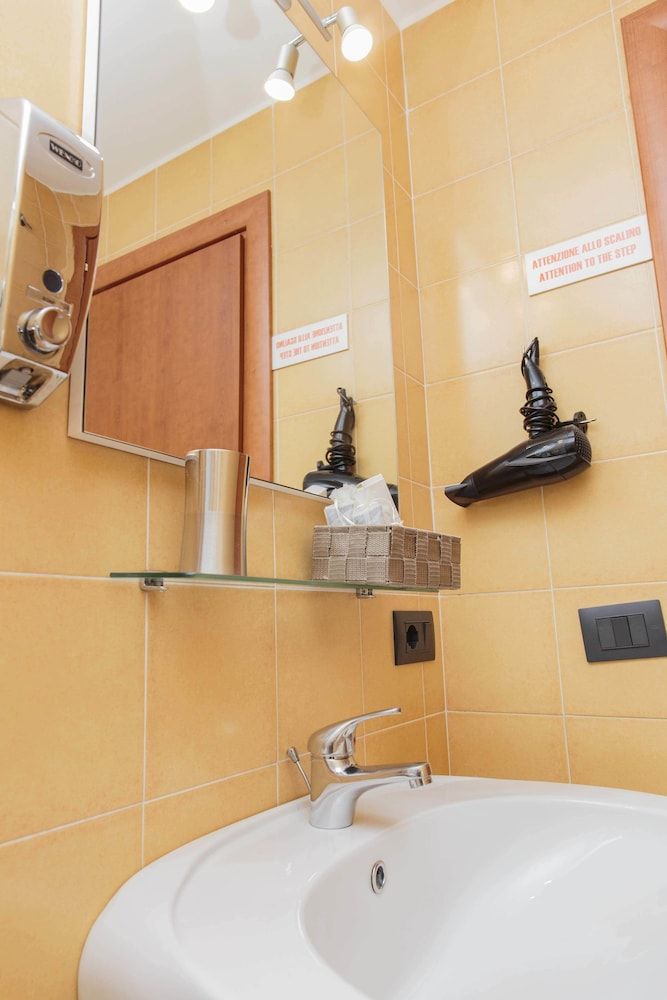 B&B Palazzo Carafa della Spina Double Room (Vesuvio) 9